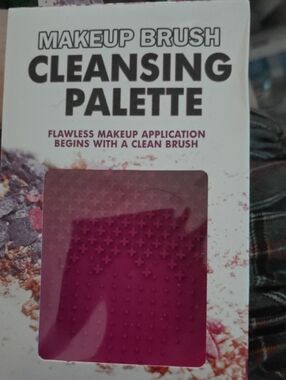 Makeup Brush Cleansing Palette - Berry Pink